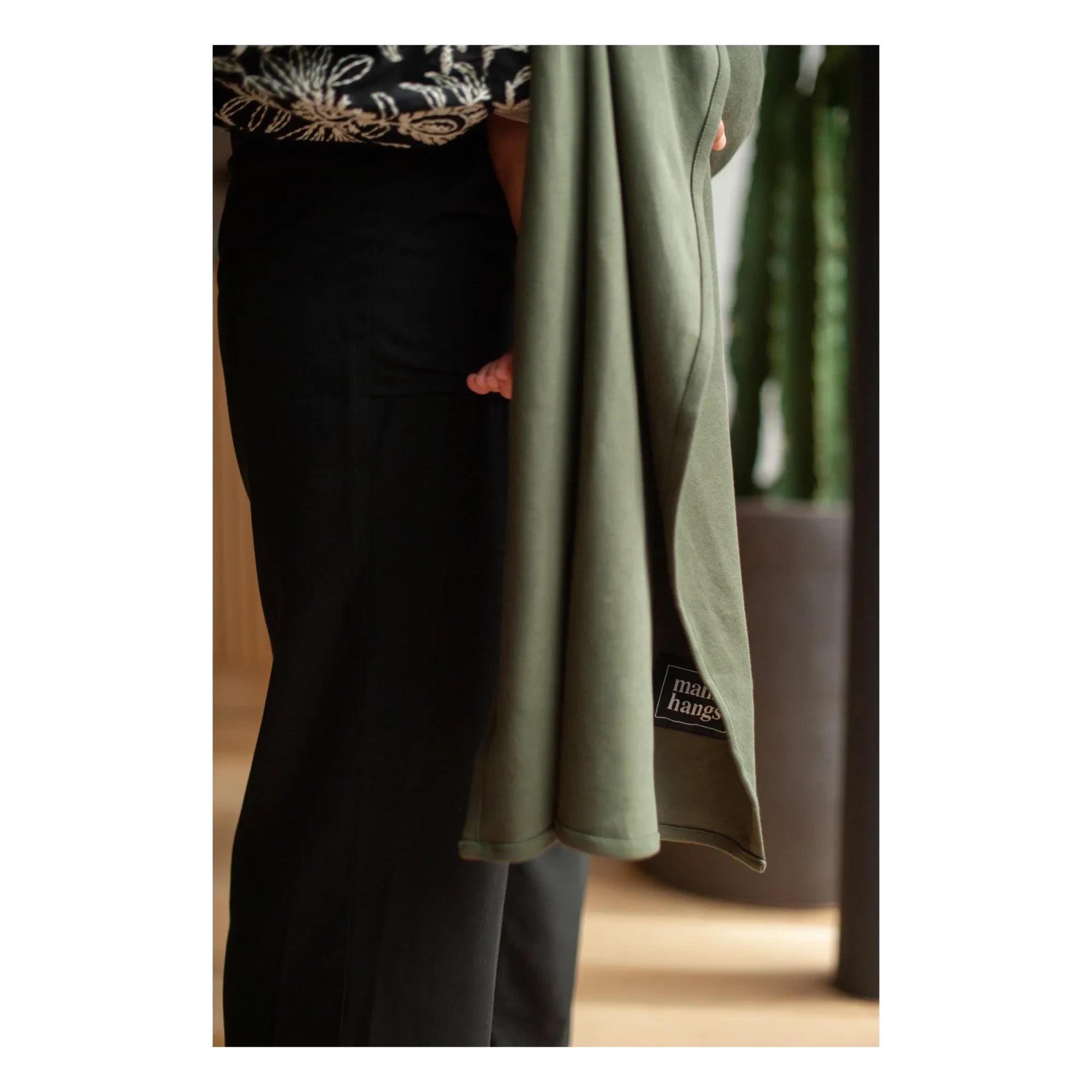Mama Hangs - Bio-Baumwolle Baby Mulltuch | Olivgrün