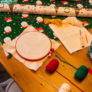 Legami - Kreativ-Set hängende Weihnachtsdekorationen - Punch Needle Kit