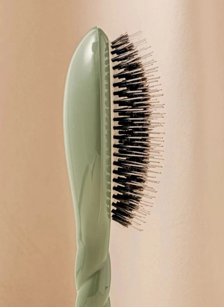 La Bonne Brosse - Die Unentbehrliche Haarbürste Nr. 02 - Pflege und Entwirrung | Mandelgrün