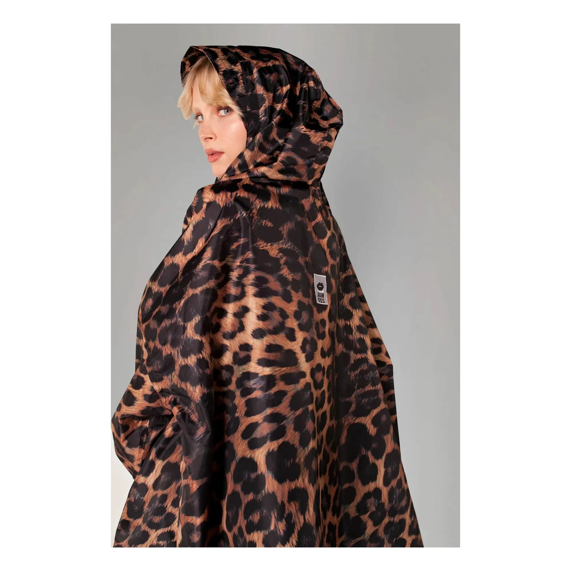 Rainkiss - Regenmantel mit dunklem Leopardenmuster | Braun