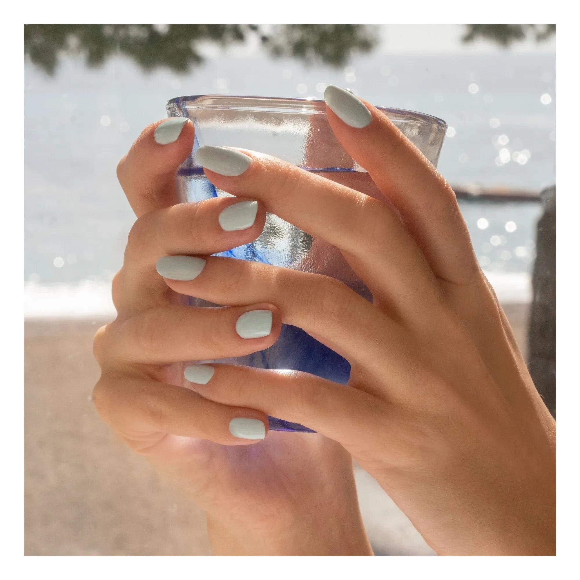 Manucurist - Hellblau-Grüner Flash Semi-permanenter Nagellack - 15 ml