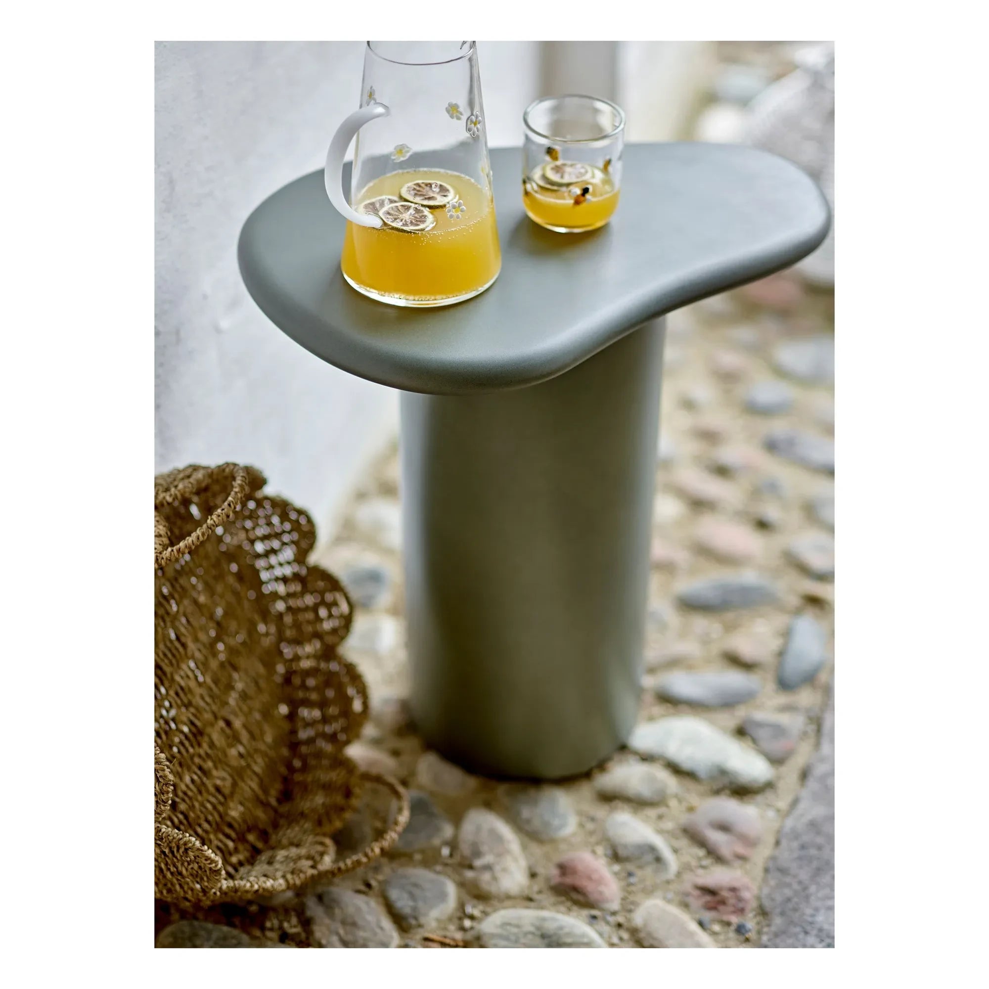 Bloomingville - Buzz Glaskaraffe mit Blumenmotiv