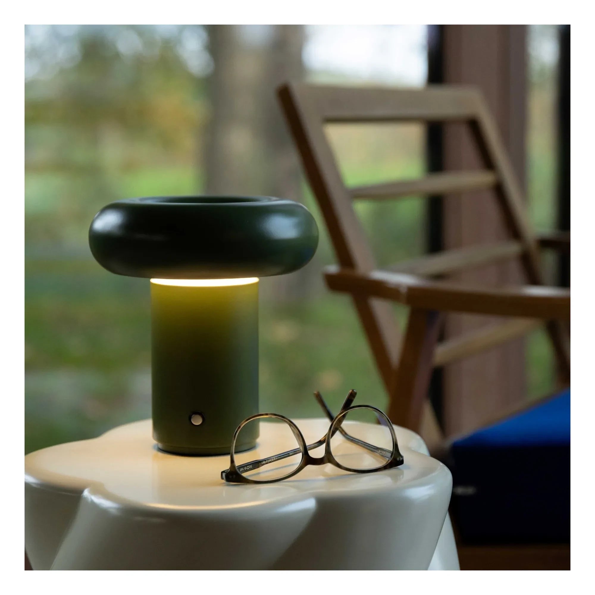&Klevering - Glimpse tragbare Lampe | Moosgrün