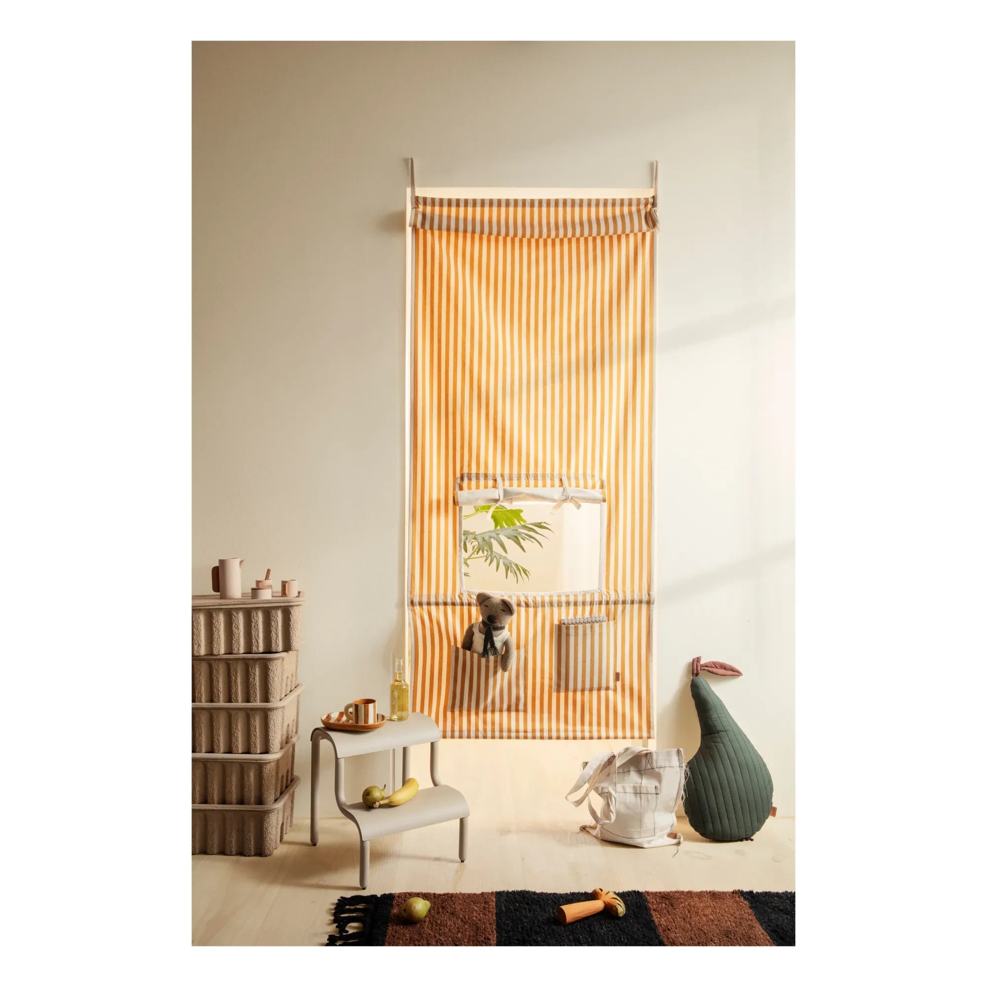 Ferm Living – Milu Porzellantasse mit Untertasse | Rot
