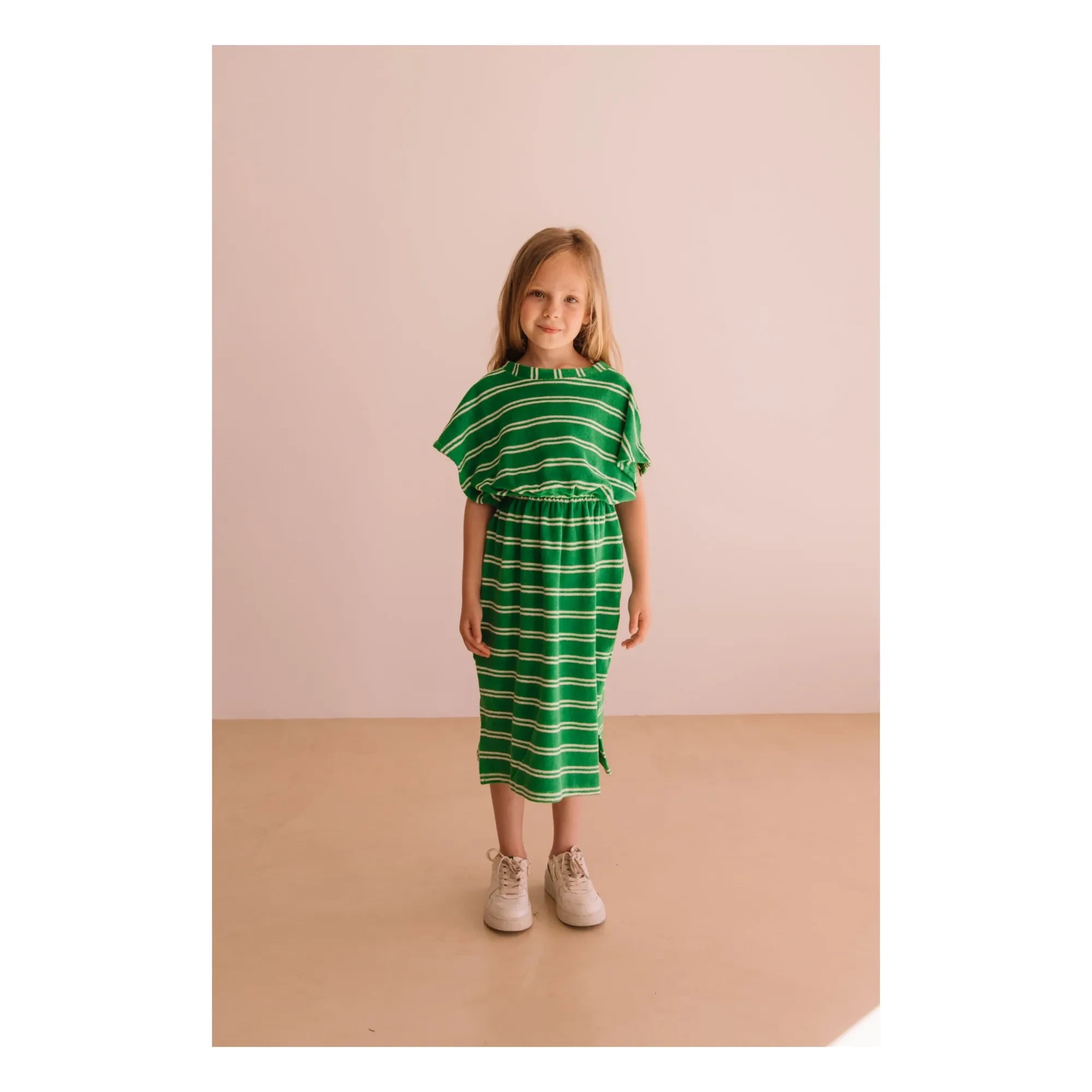 We Are Kids – Grün gestreiftes Bio-Baumwoll-Handtuchkleid