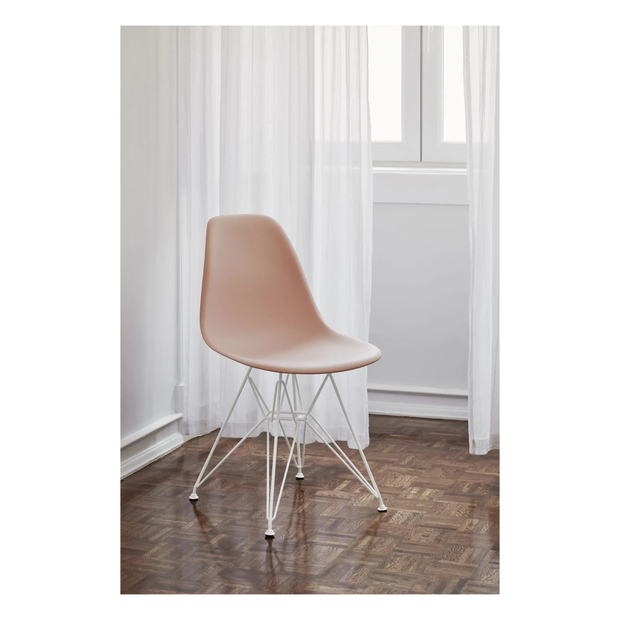 Vitra - DSR Kunststoffstuhl - weißes Epoxid-Gestell - Charles & Ray Eames | Puderrosa