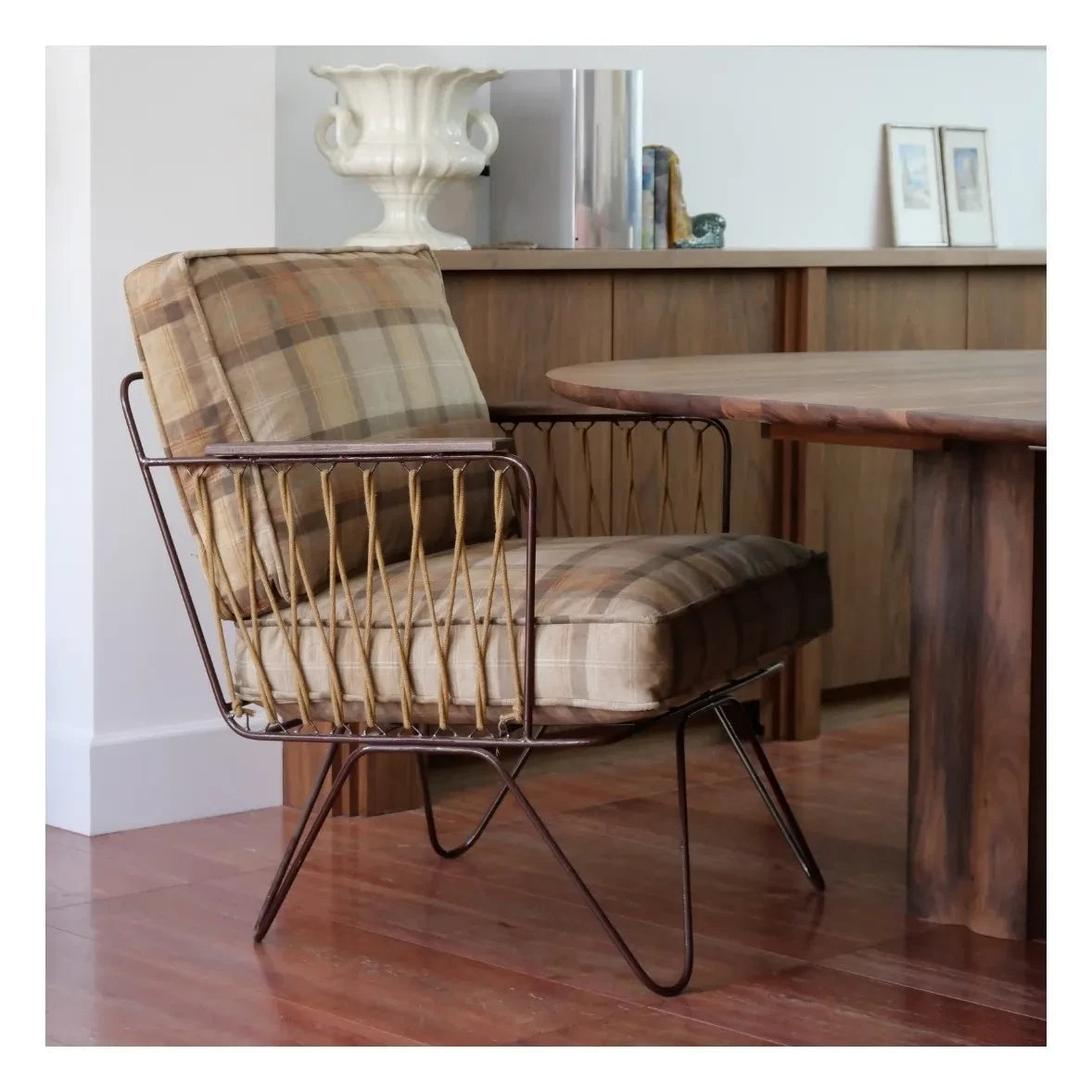 Honoré - Croisette Tartan-Samt Sessel | Karamell