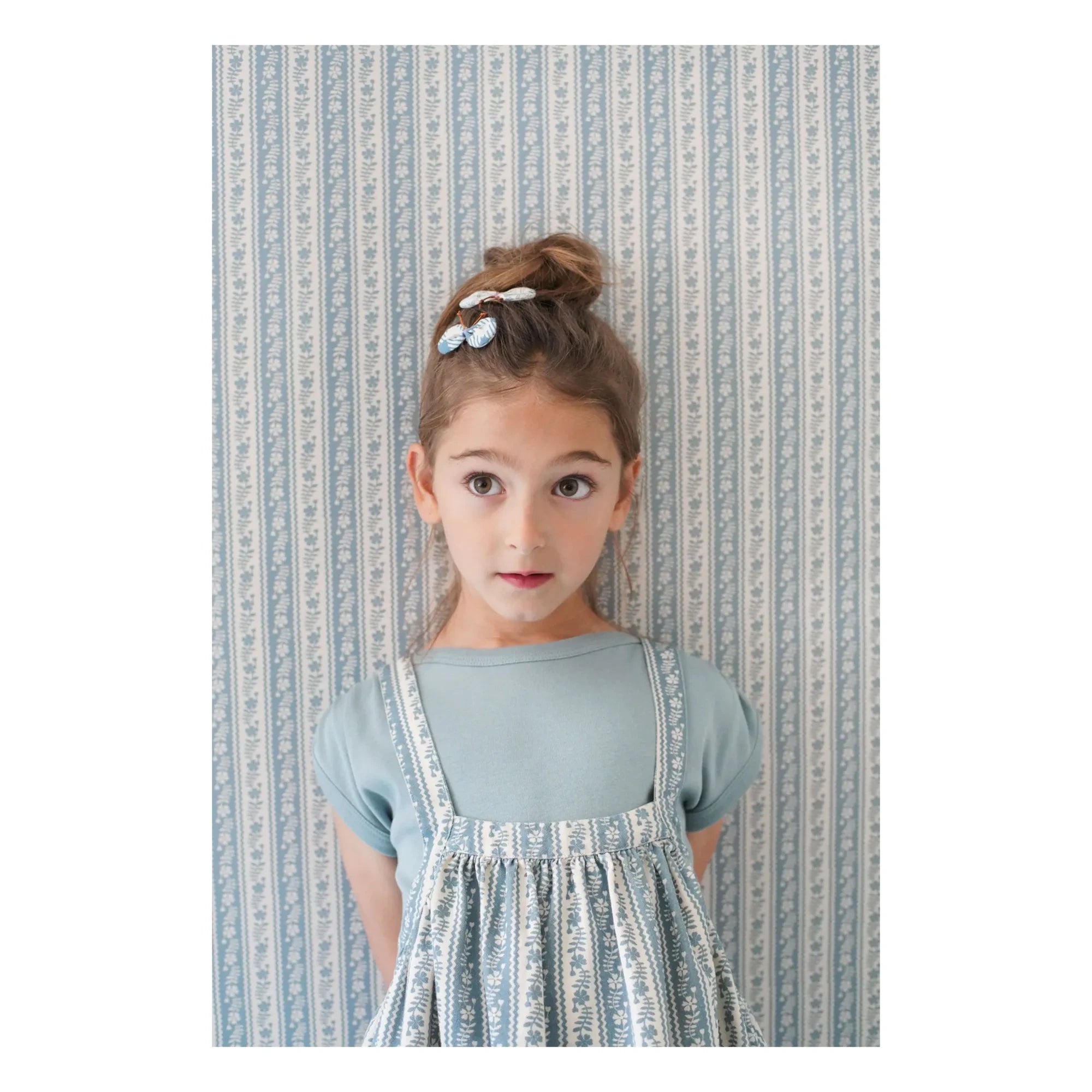 Soor Ploom - Eloise Gestreiftes Latzkleid aus Bio-Baumwolle | Ecru