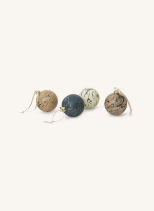 Ferm Living - Marmor-Optik Weihnachtsbaumkugeln - 4er Set