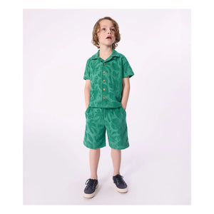 Petit Bateau – Shorts aus Frottee mit Palmenmuster aus Bio-Baumwolle | Grün