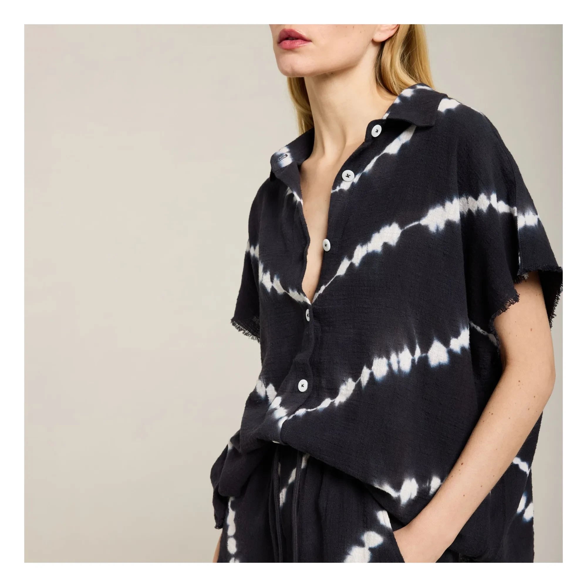 Maison Saint Julien - Corinthe Tie & Dye Hemd | Klassisches Marineblau