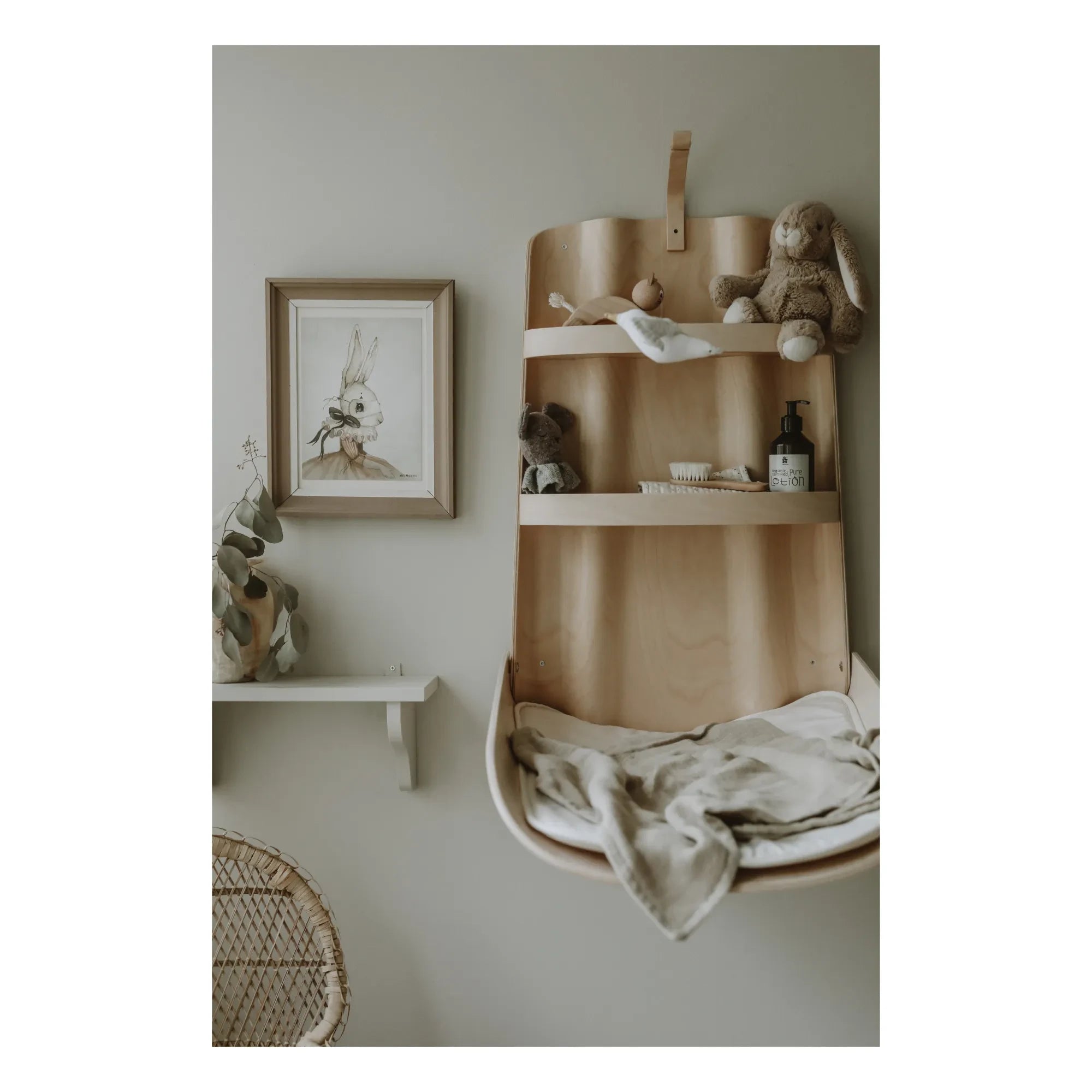 By BO design - Duvara monte alt değiştirme masası - doğal