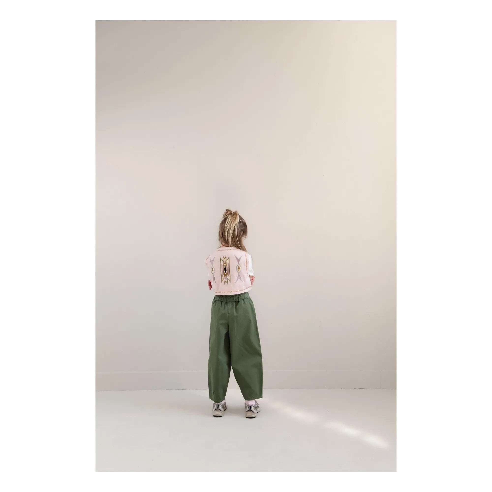 Jenest - Lily Bestickte ärmellose Strickjacke Bio-Baumwolle | Lychee Rosa