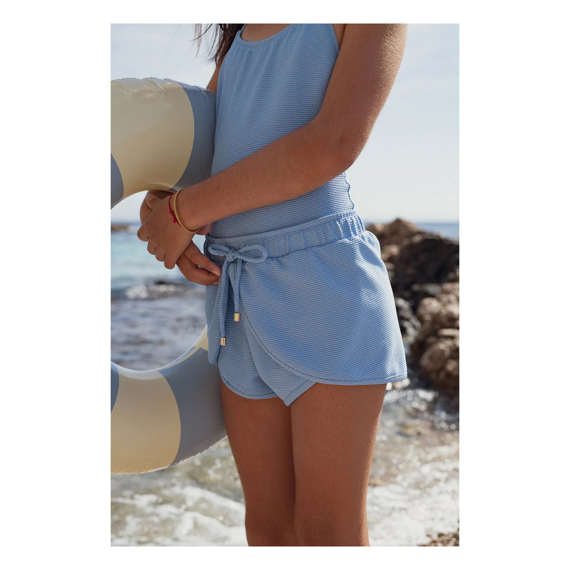 Lison Paris - Bahamas Metallic Badeshorts | Hellblau