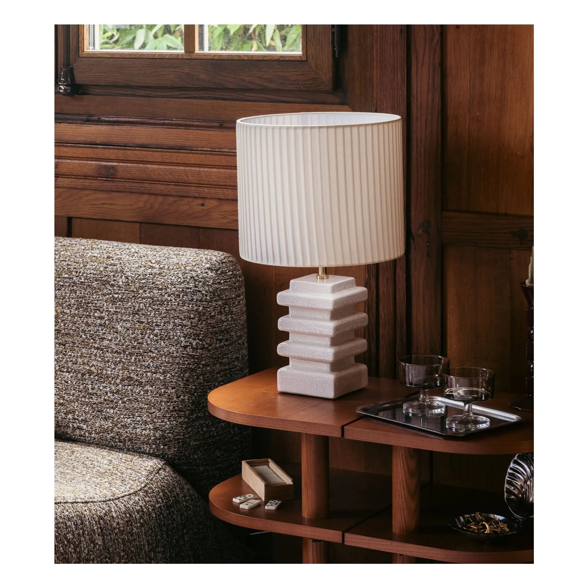 The Socialite Family - Marta Tischlampe Rissige Keramik und Plissiertes Baumwolle | Creme