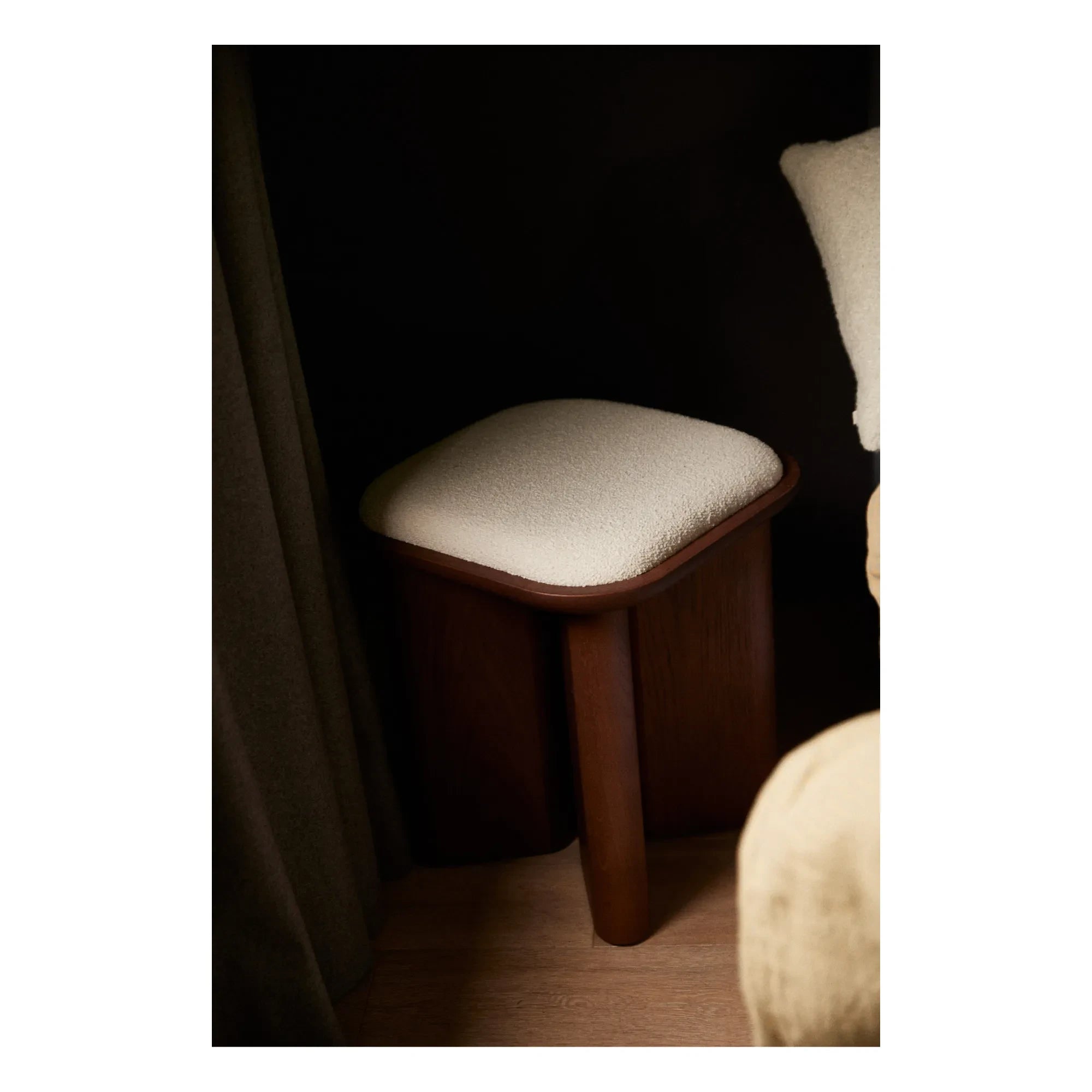 Gabrielle Paris - Lazarus Pouf | Walnuss
