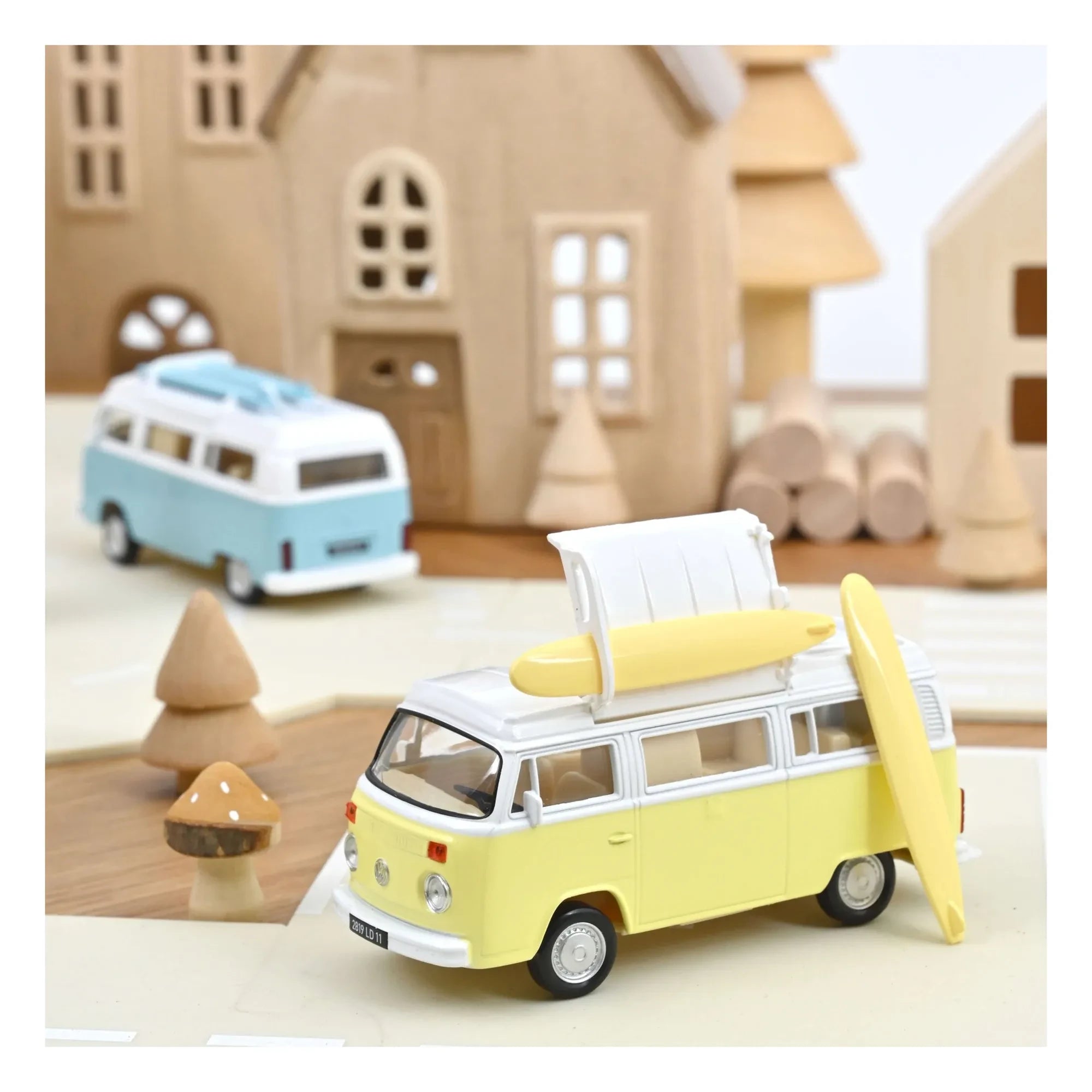 Norev - Volkswagen T2b Camper Van 1973 | Gelb