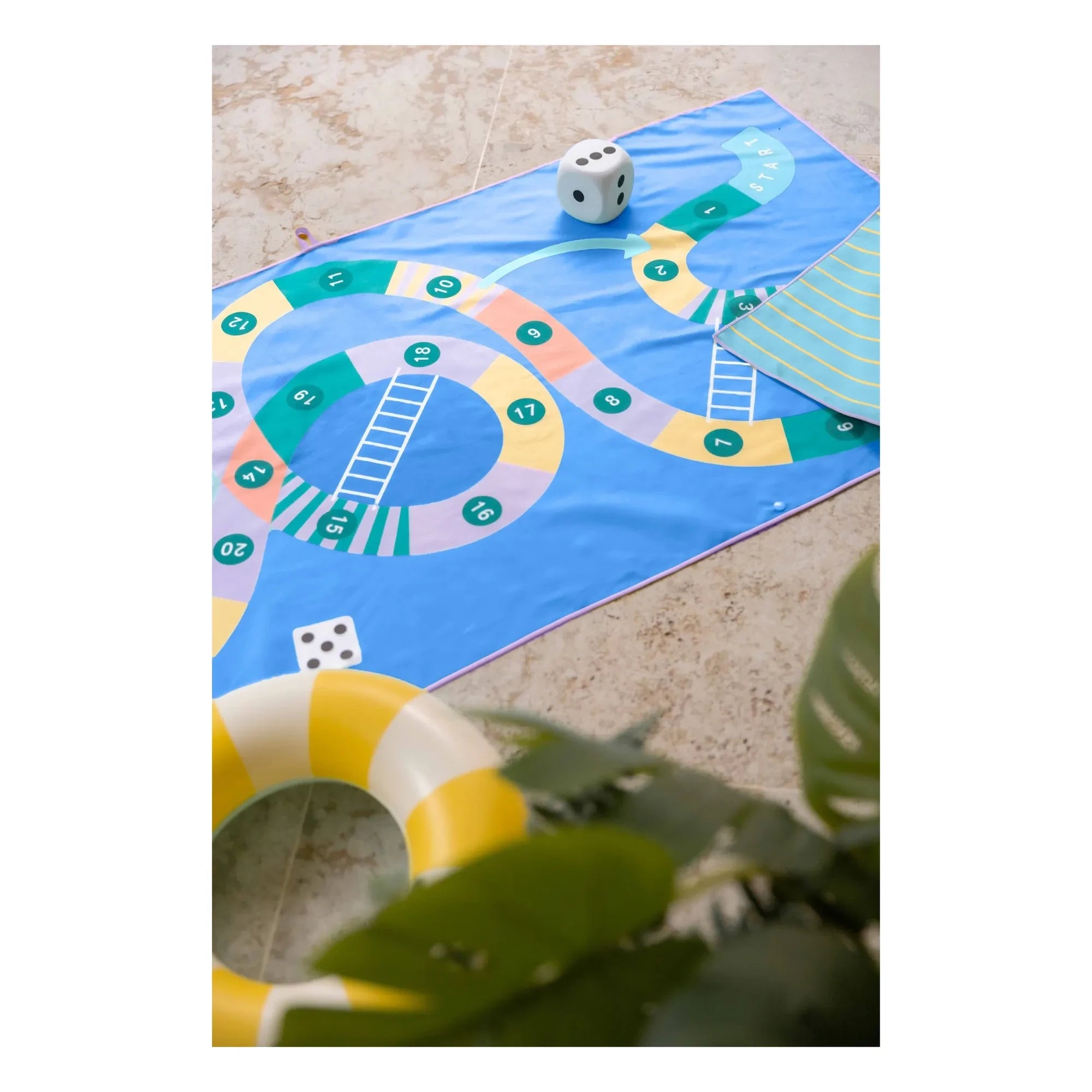 Quut - Leiter und Schlange Mikrofasertuch Strandtuch | Blau