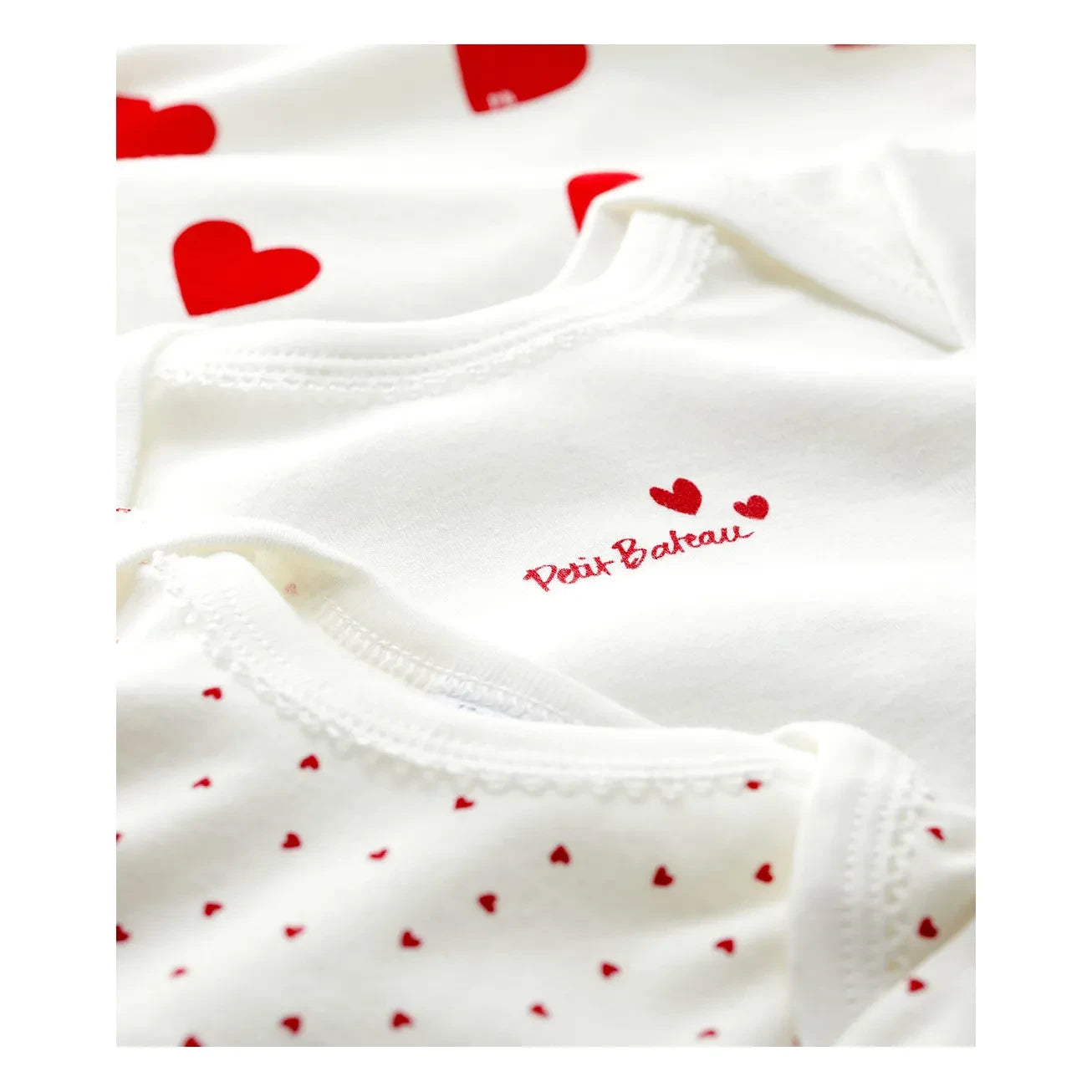 Petit Bateau – Schlafanzug mit Herz-Print aus Bio-Baumwolle, 3er-Pack | Weiß