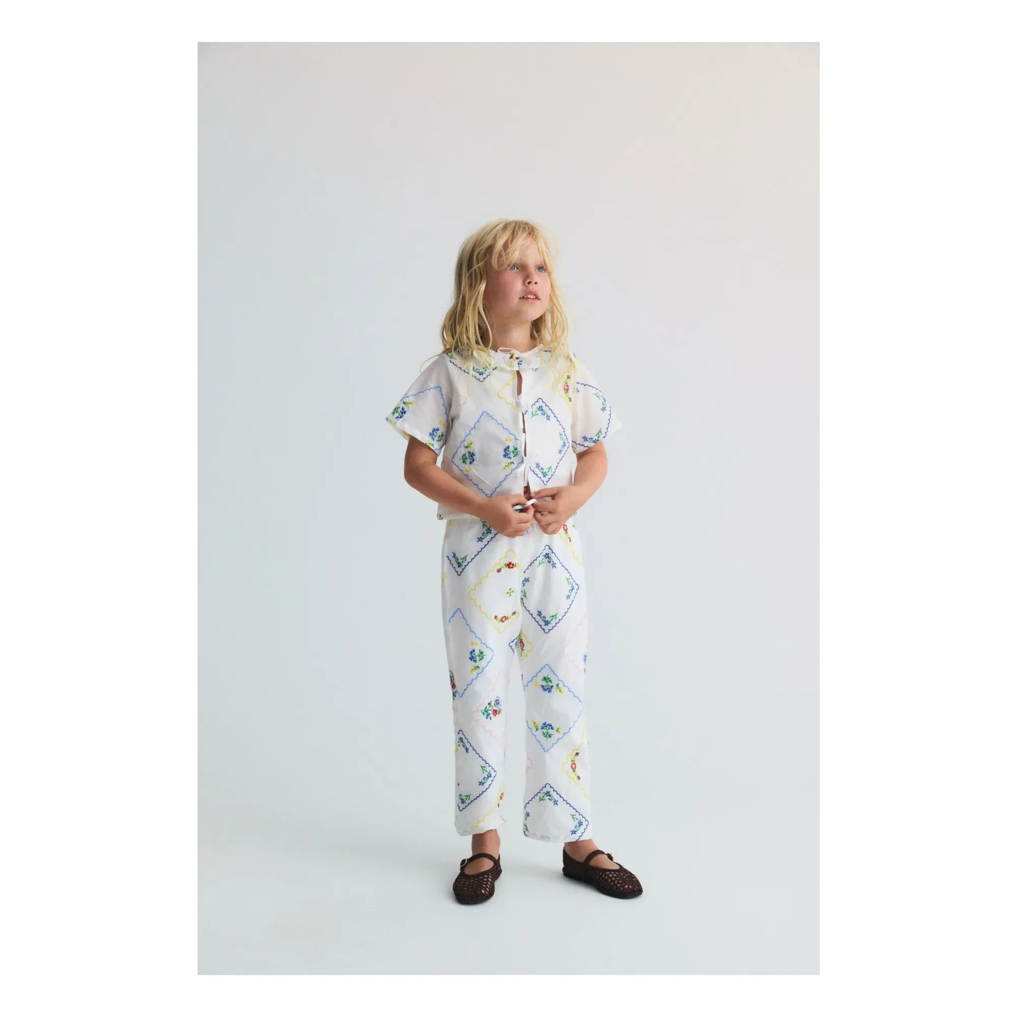 the new society - Bluse mit Blumen-Hyazinthen-Stickerei zum Binden | Weiß
