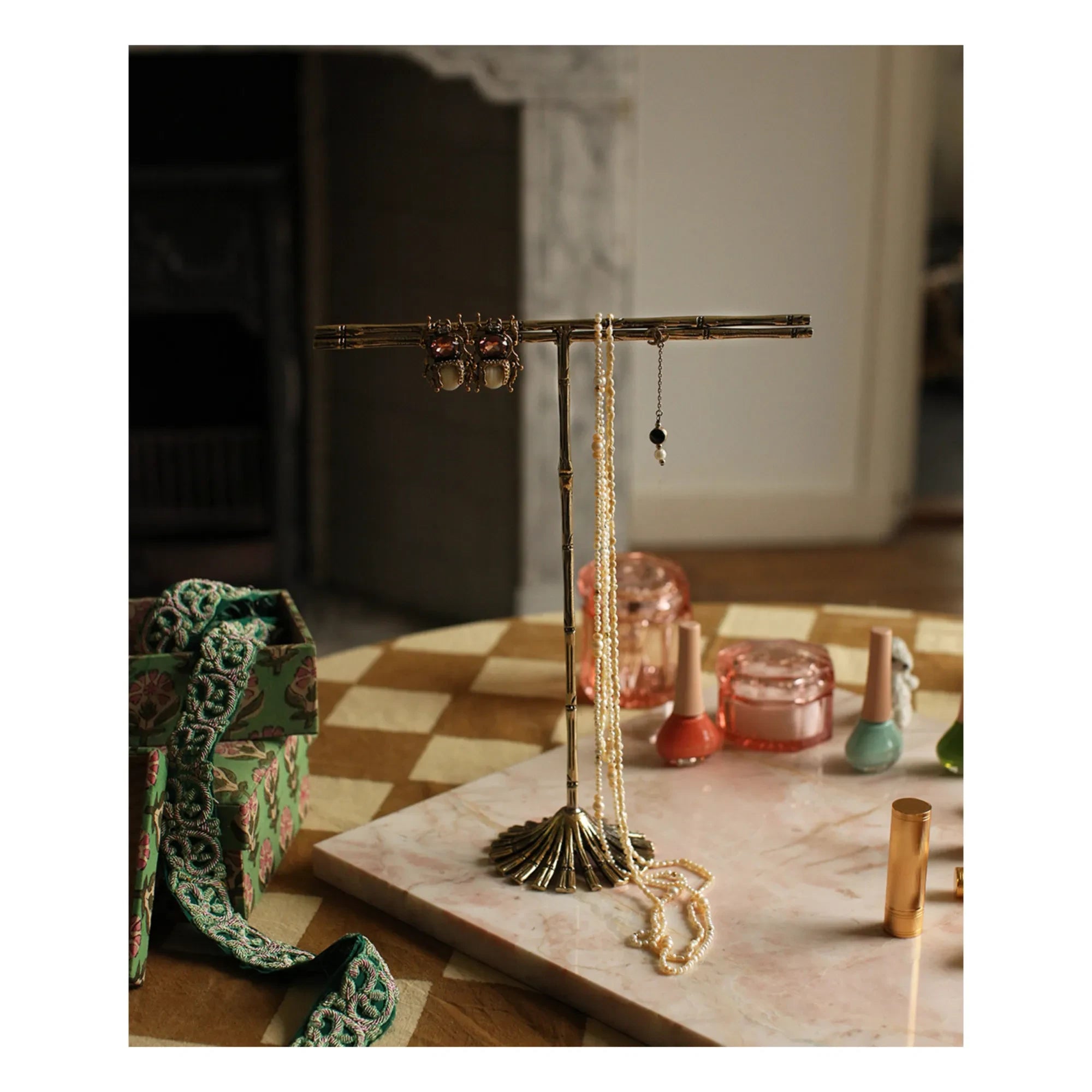 Doing Goods - Frida Bambus Recyceltes Messing Schmuckständer | Goldbraun