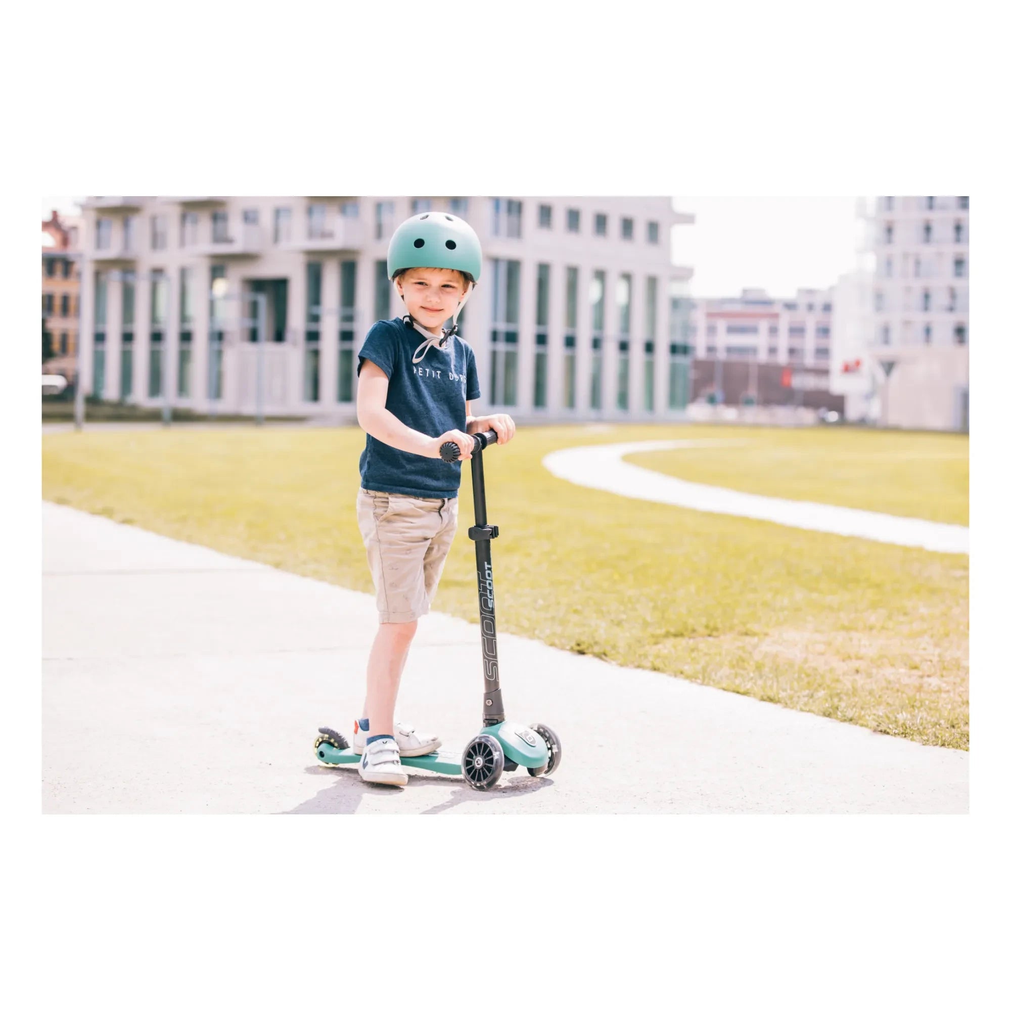 Scoot & Ride - Highwaykick 3 LED Roller | Chromgrün