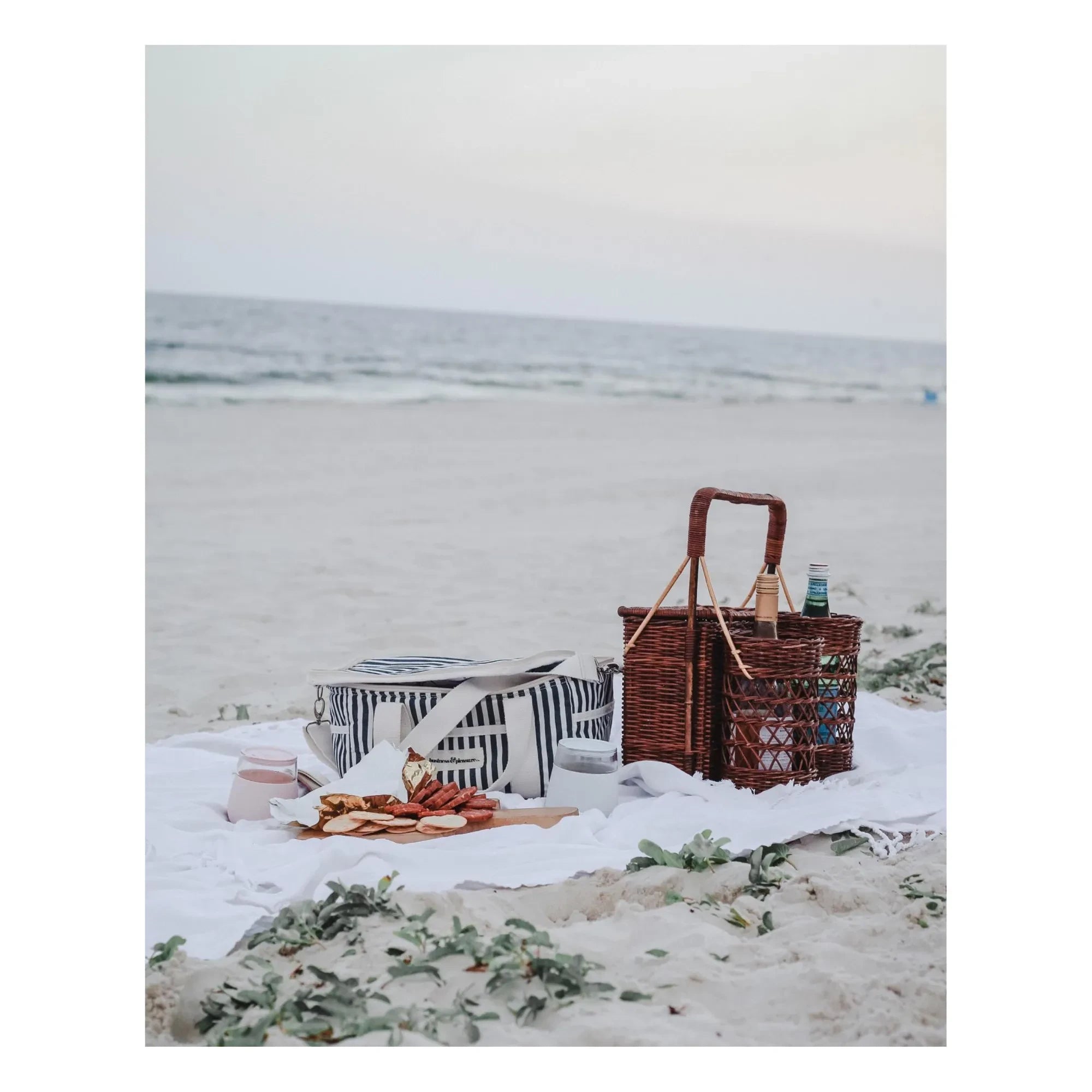 Business & Pleasure Co. - Premium Soğutucu Çanta | Lacivert