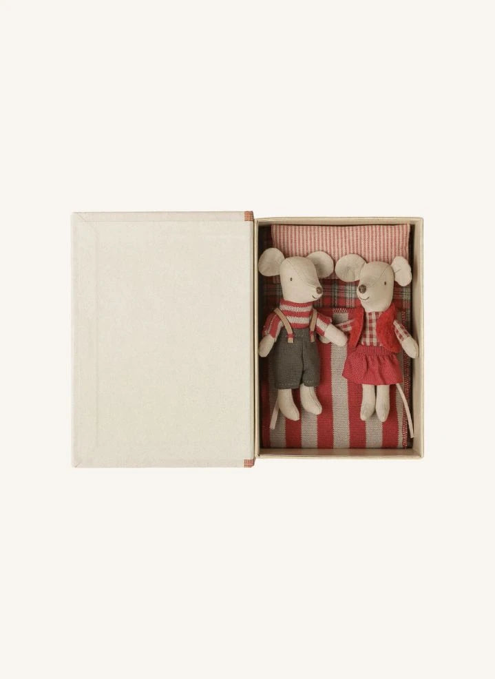 Maileg - In einer Buchform Box ein Paar Weihnachtsmäuse