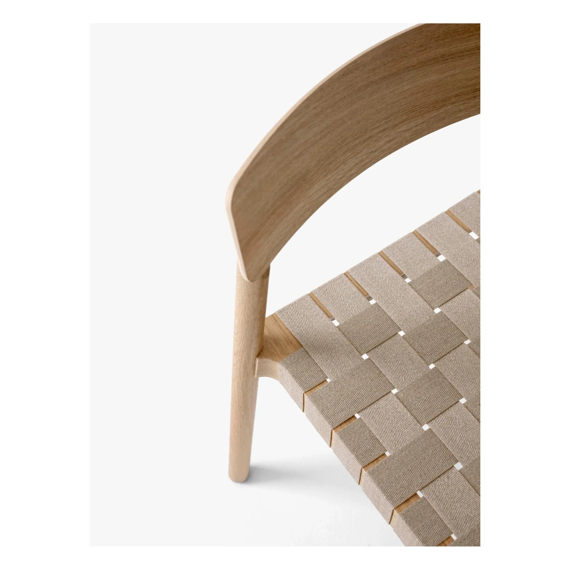 & Tradition - Betty TK1 Stuhl mit Holzfußgestell