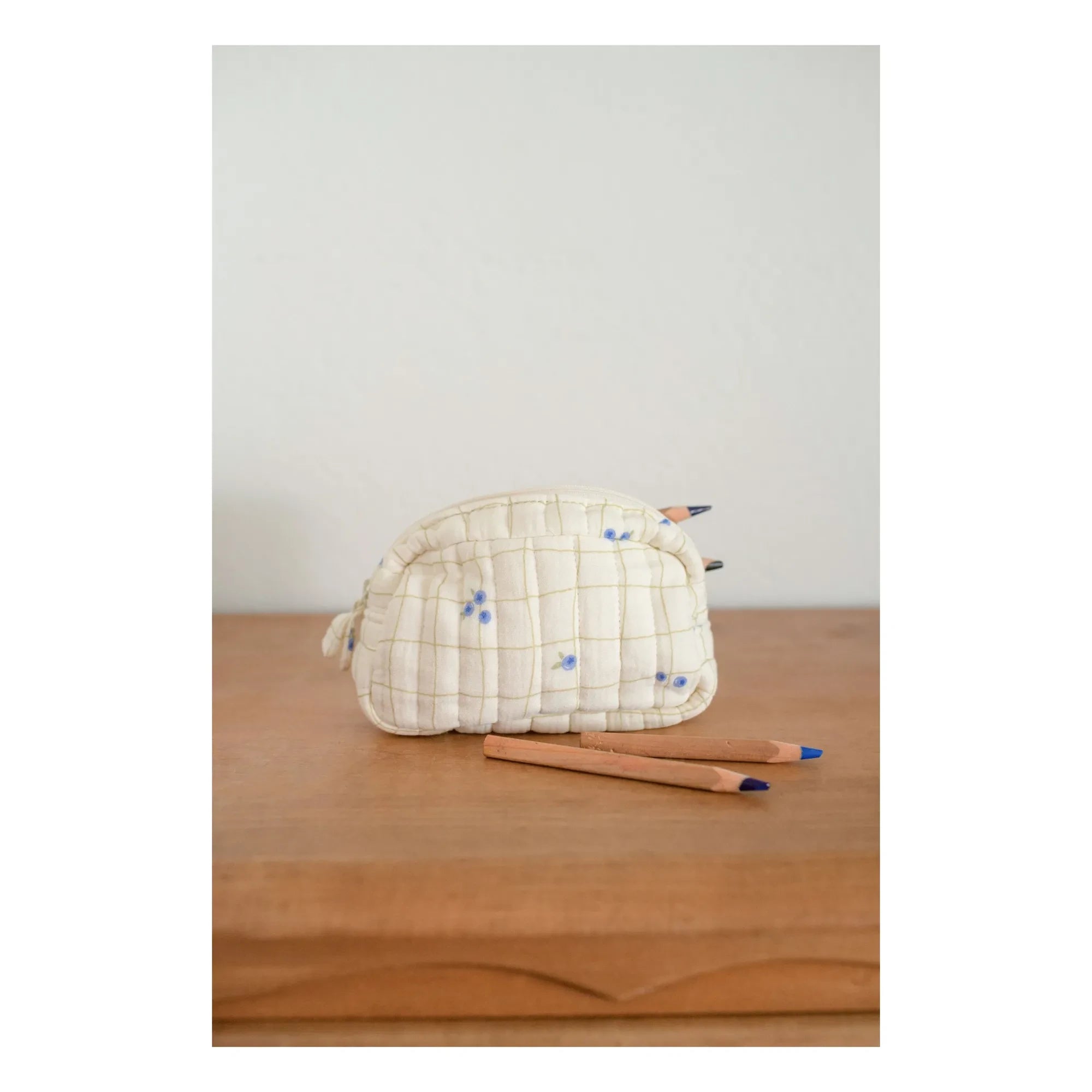 Soft Spot - Kosmetiktasche mit Blaubeeren aus Bio-Baumwolle