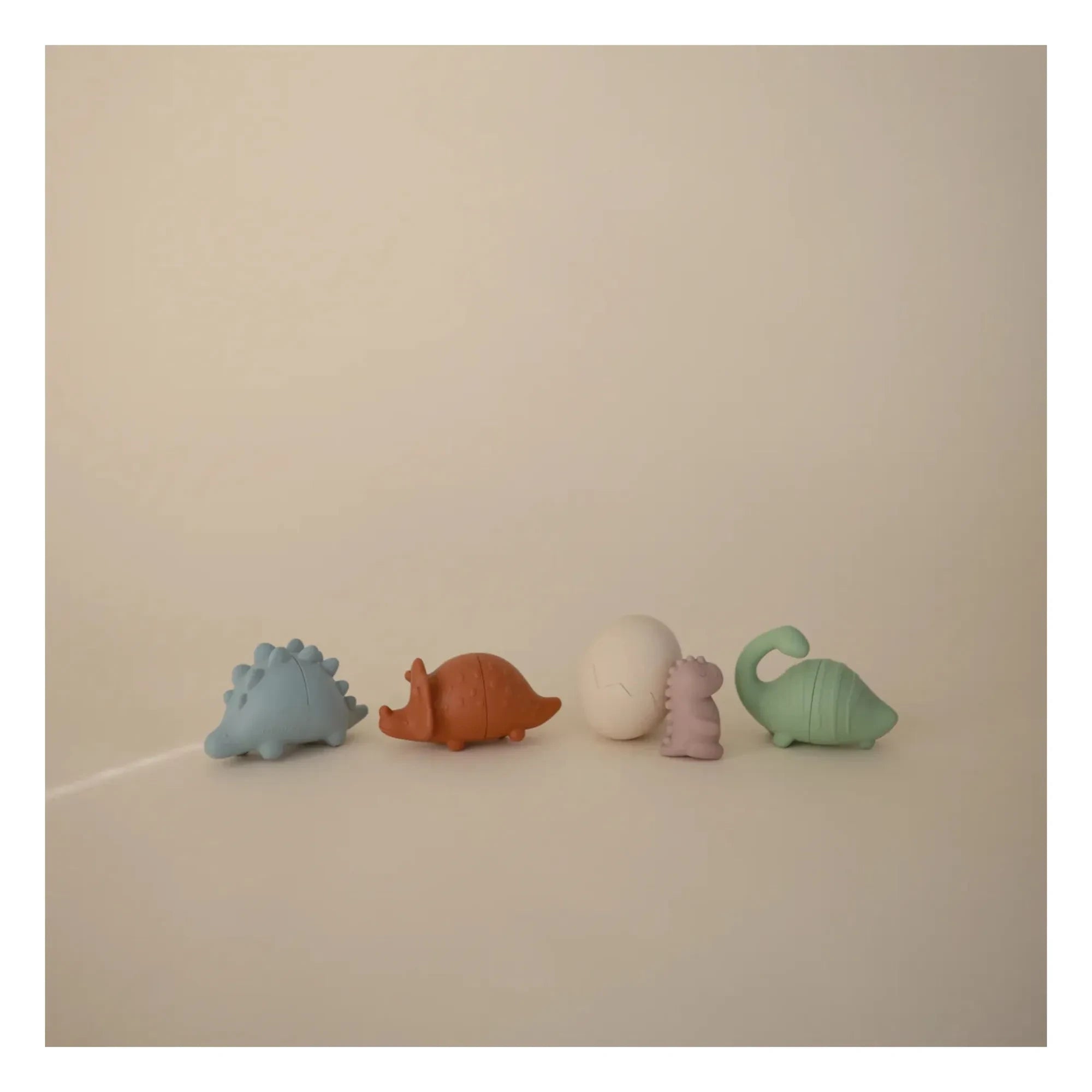 Mushie - 4er-Dino-Badespielzeug