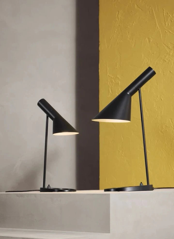 Louis Poulsen - AJ Tischlampe, Louis Poulsen | Schwarz