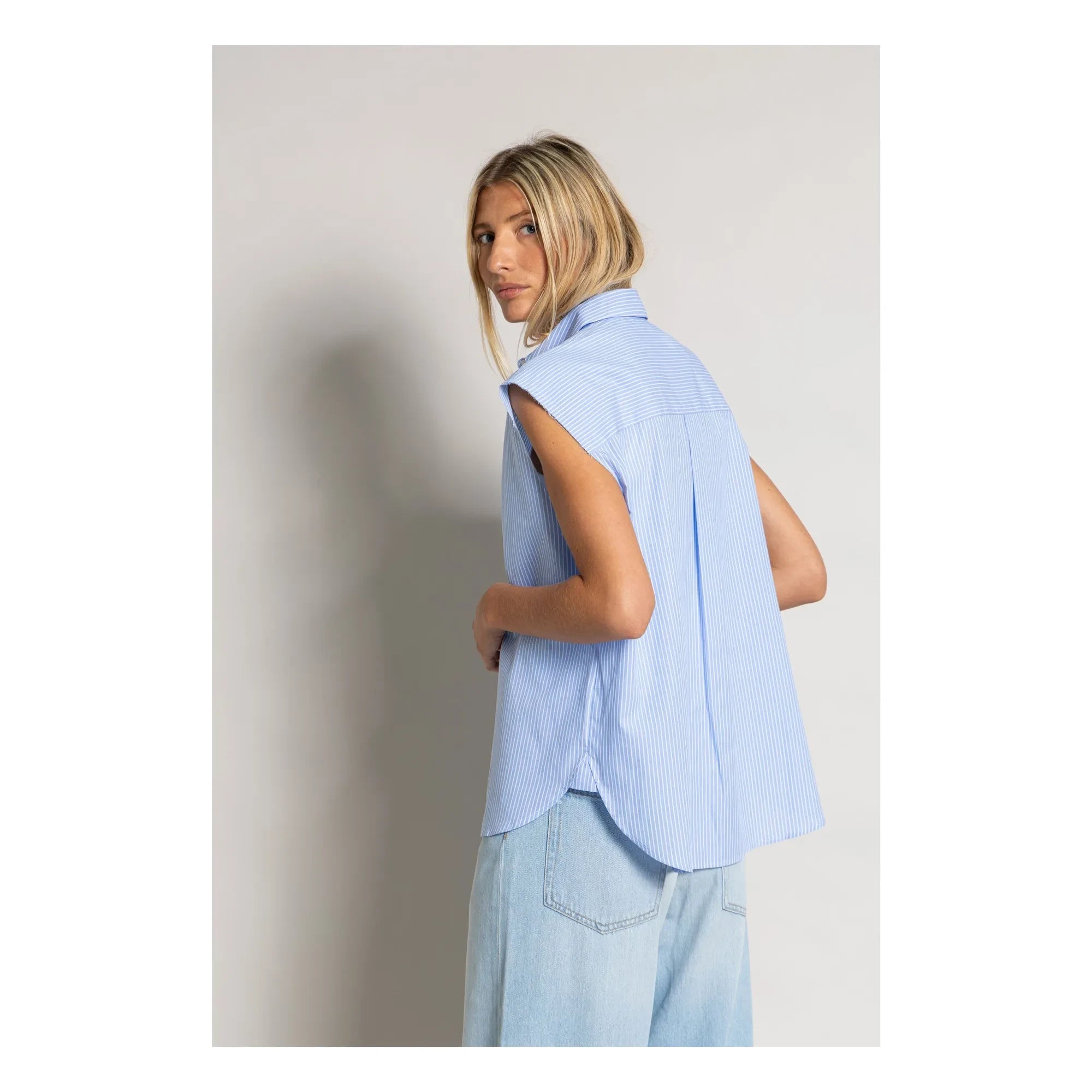 Smallable Woman - Laura Gestreiftes Ärmelloses Hemd | Hellblau