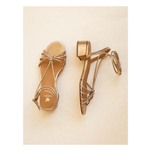 Bobbies - Tara Sandale aus laminiertem Leder | Gold