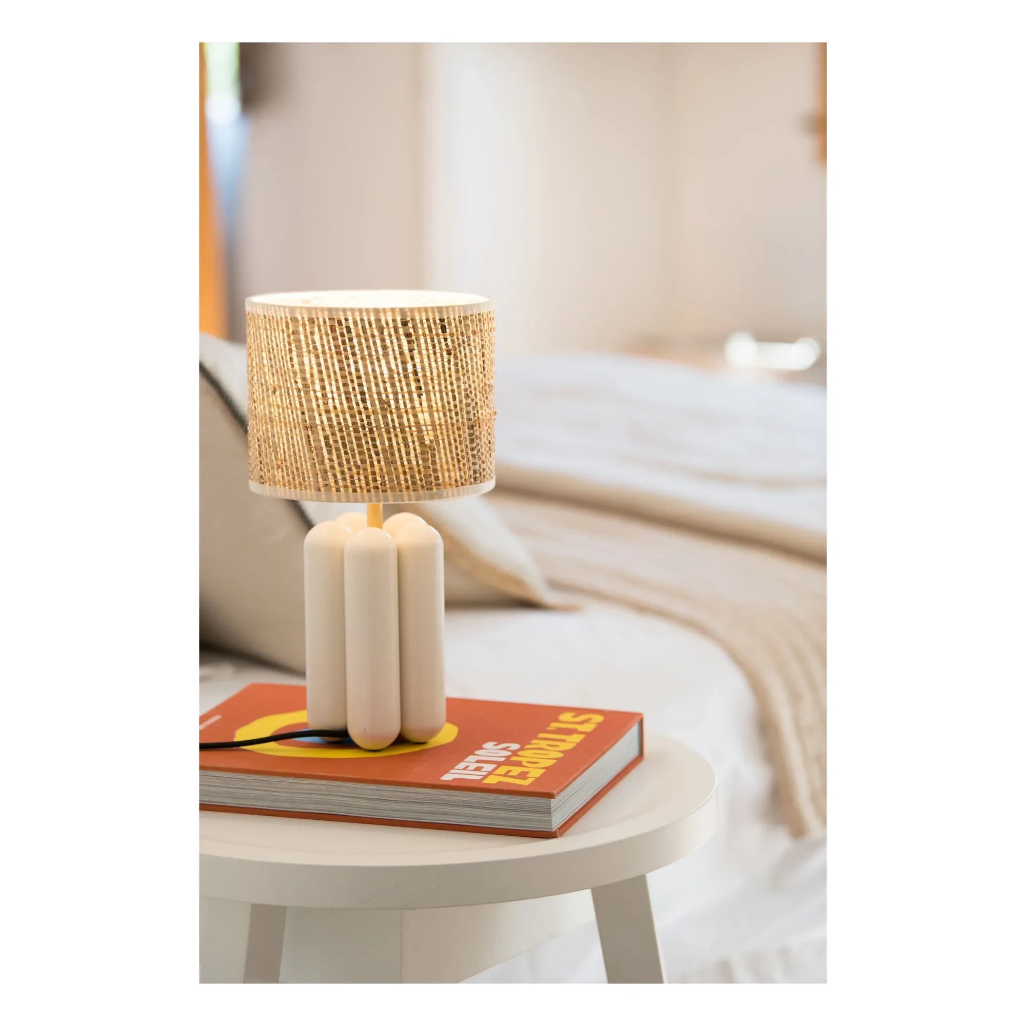 Cosin - Tischlampe Charlotte mit Bastschirm | Creme