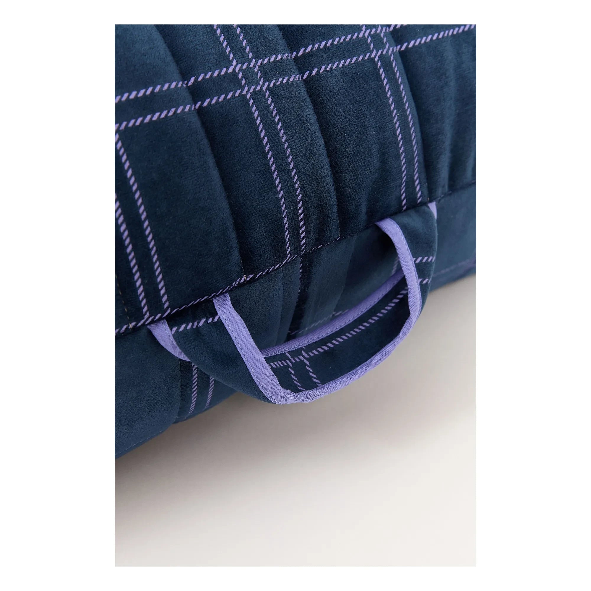 Nobodinoz - Oasis langes Pouf, Eco-Samt | Marineblau