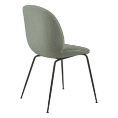 Gubi - Beetle Stuhl, heller Bouclé-Bezug, schwarzes Gestell - GamFratesi | Sage