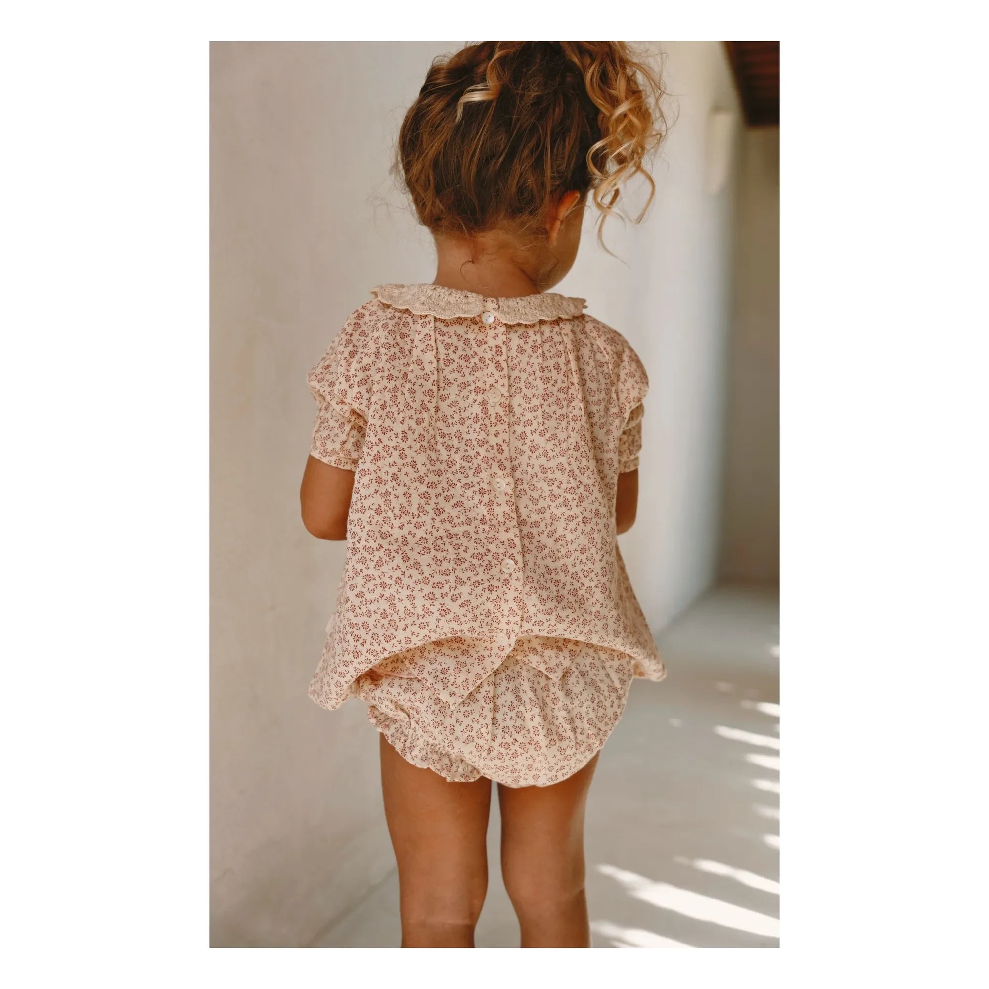 Lilinoa - Charlotte Liberty | Ecru Häkelkragenbluse