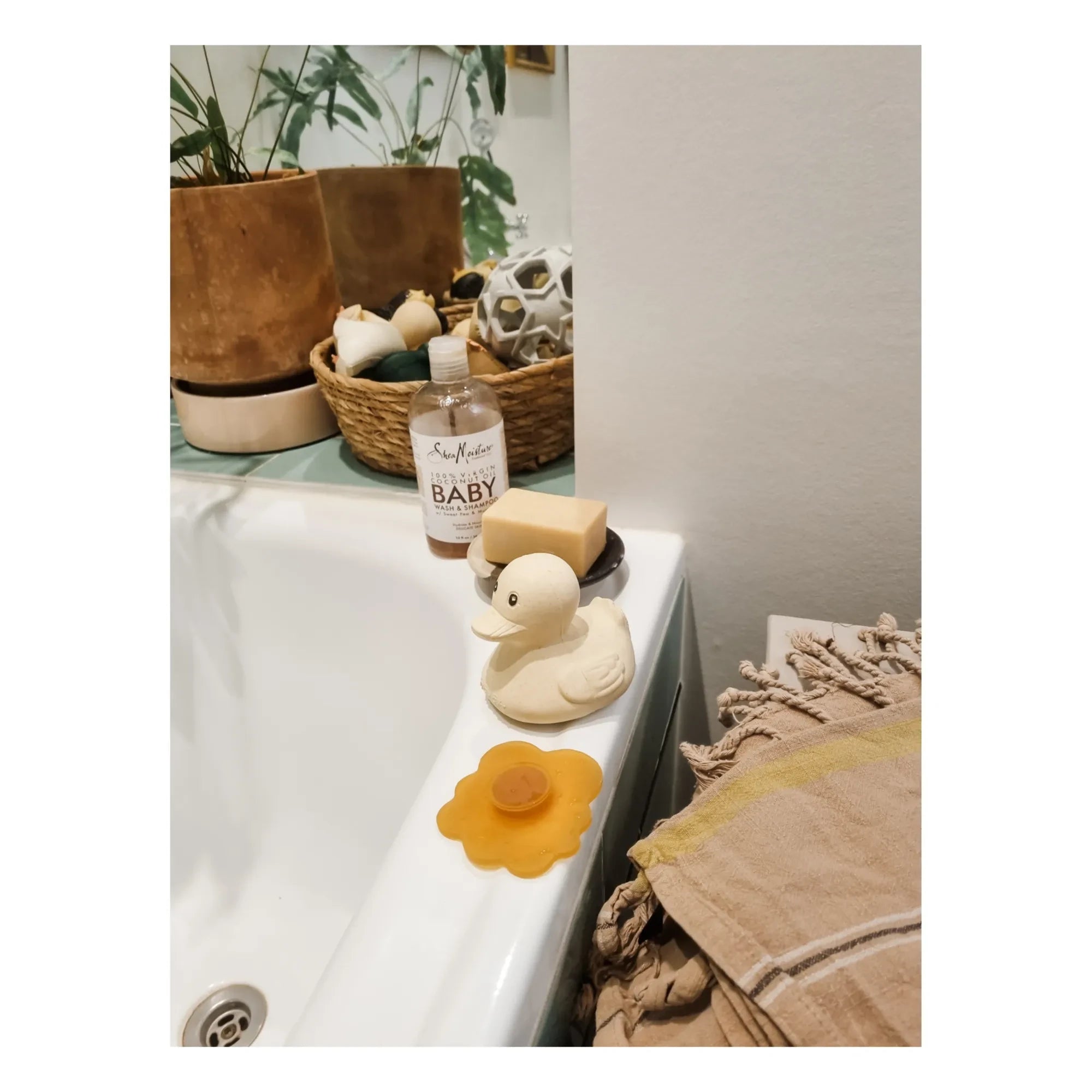 Hevea – Recycelbares Badespielzeug – Ente | Sand