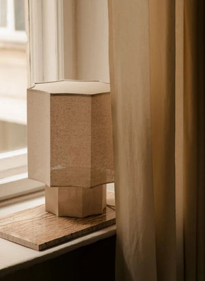 Olsson & Jensen - Forli Stoff-Tischlampe | Ecru