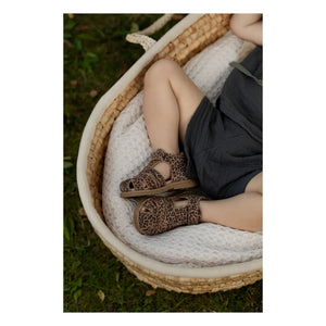 Petit Nord – Klassische Leoparden-Sandalen mit Riemen | Braun