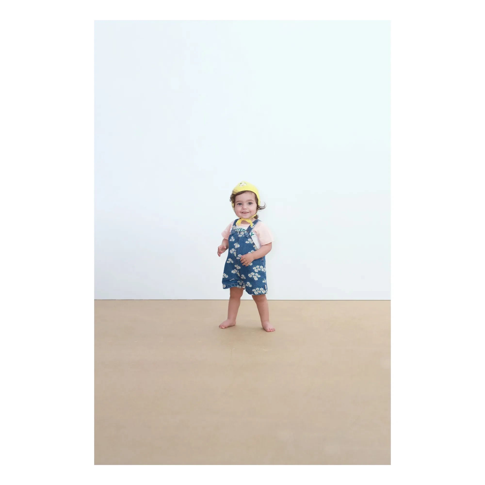 Tinycottons - Kurze Jeans-Latzhose mit Gänseblümchen | Blau