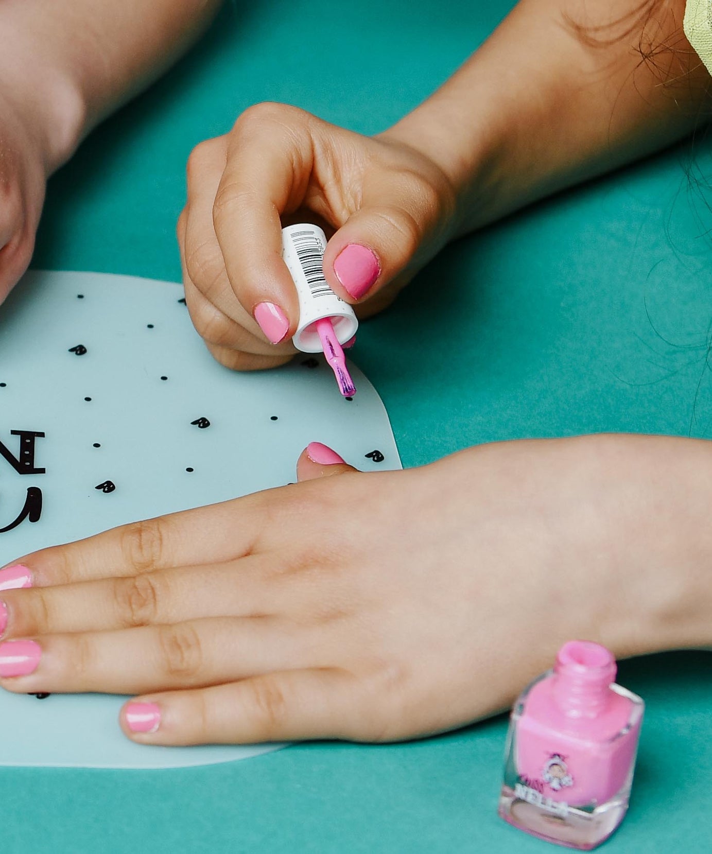 Miss Nella - Mercan Pembesi Pırıltılı Soyulabilir Oje