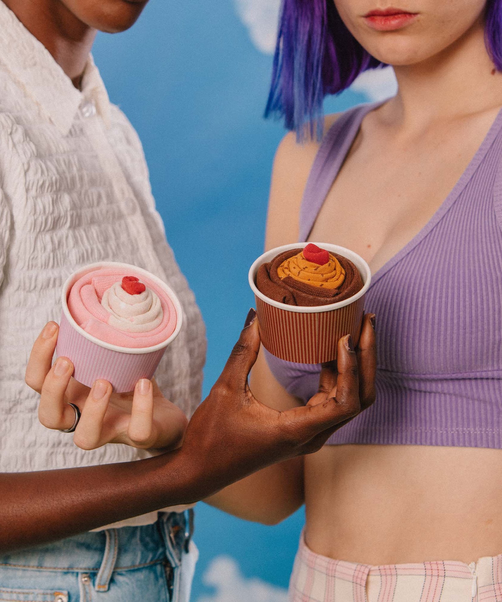 Eat My Socks - Yetişkin Çilekli Cupcake Çorap-Dinossi