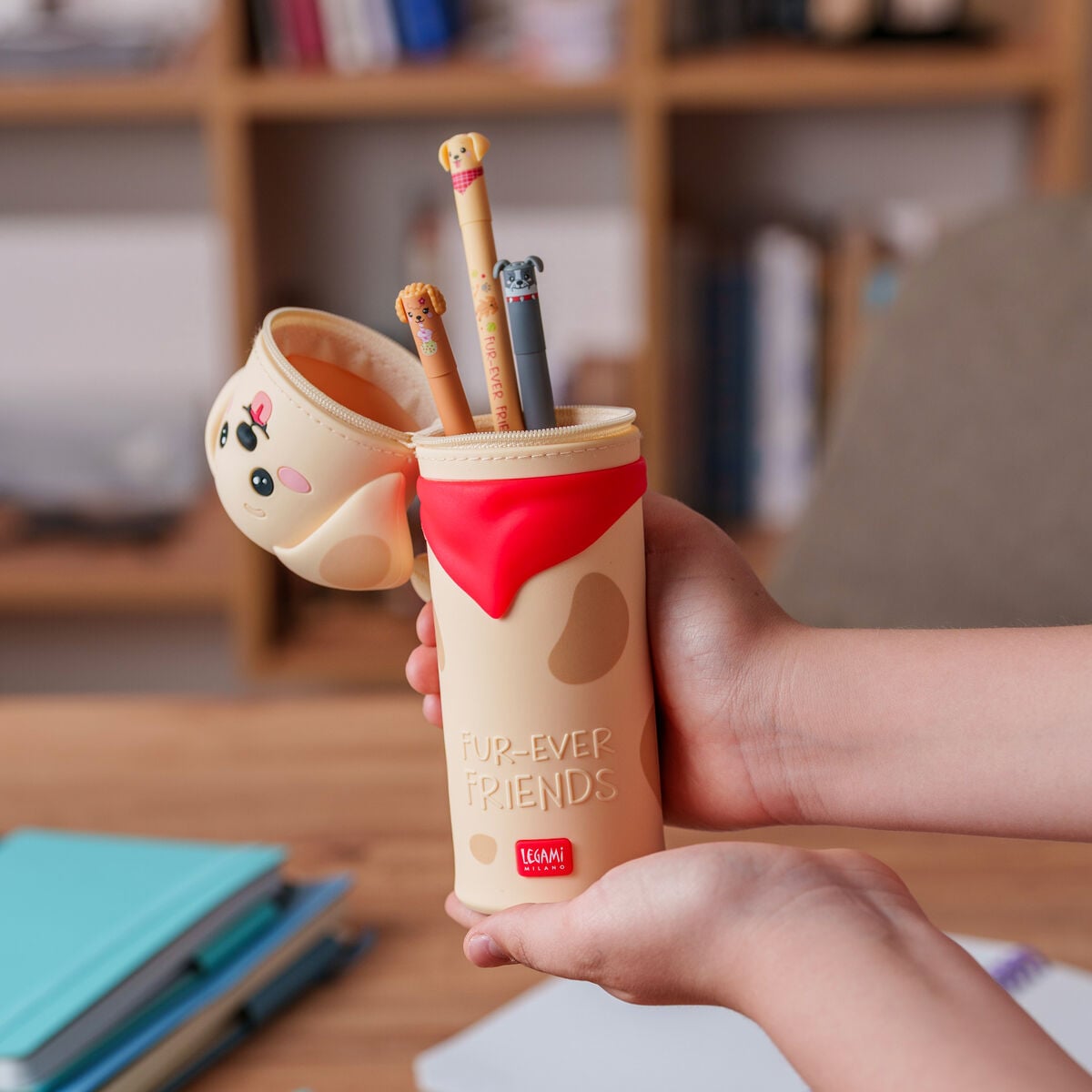 Legami - Golden "Fur-ever Arkadaşlar" 2-in-1 Silicone Kalem Kutu - Kawaii