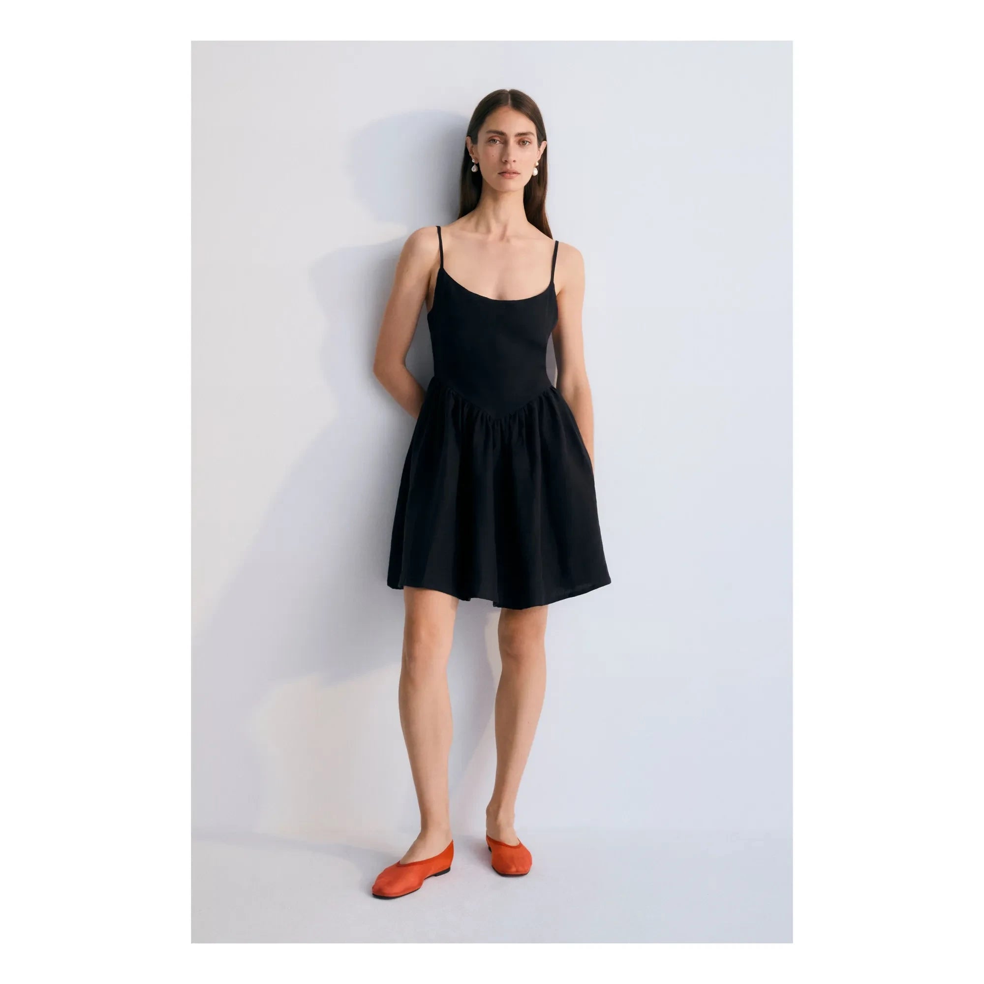 the new society - Hera Leinenkleid - Damenkollektion | Schwarz