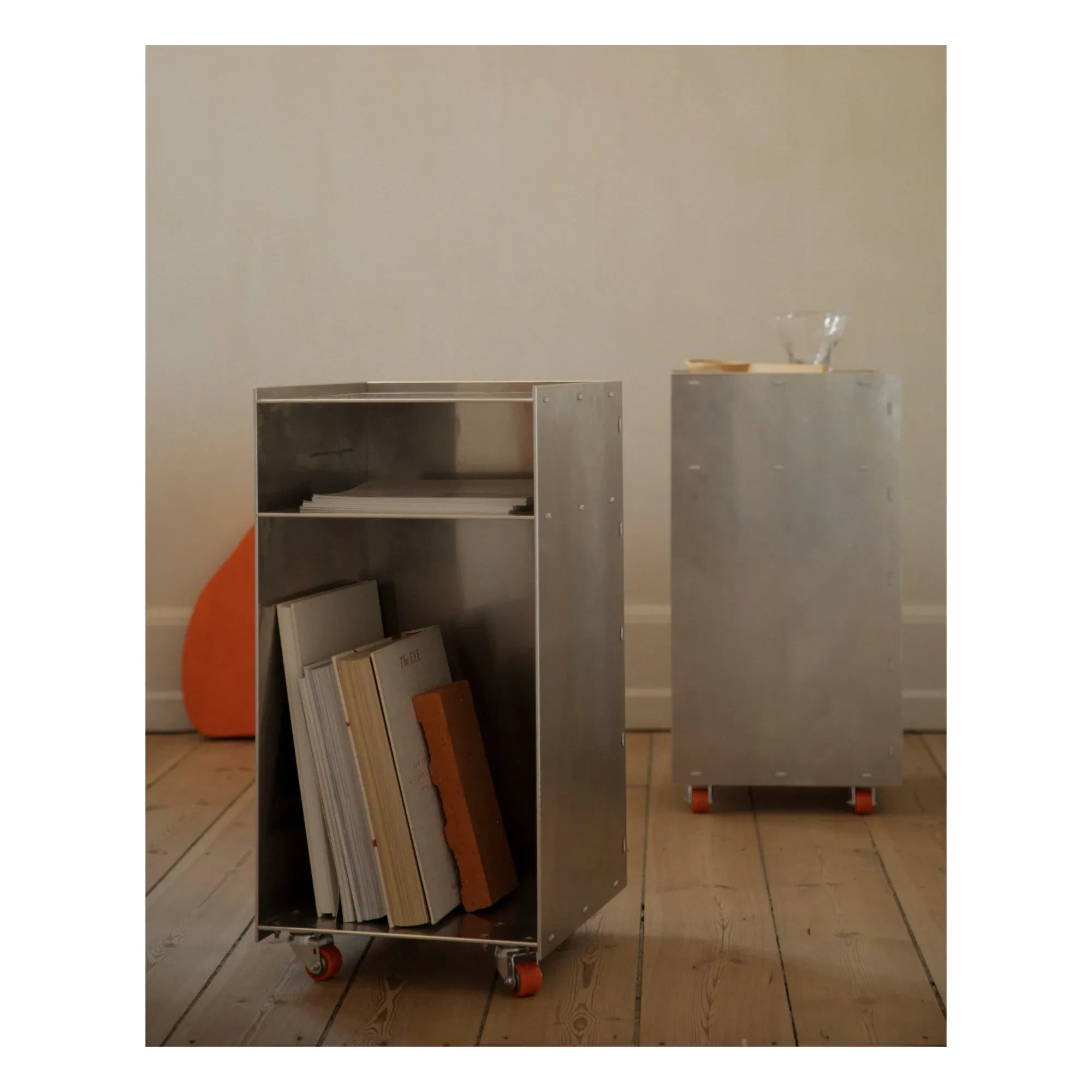 Frama - Rivet Box Aluminium Beistelltisch