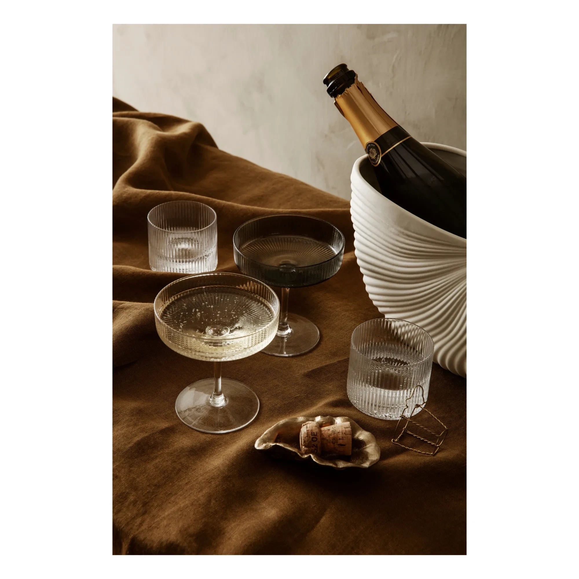 Ferm Living - Ripple Champagnergläser - 2er Set | Grau