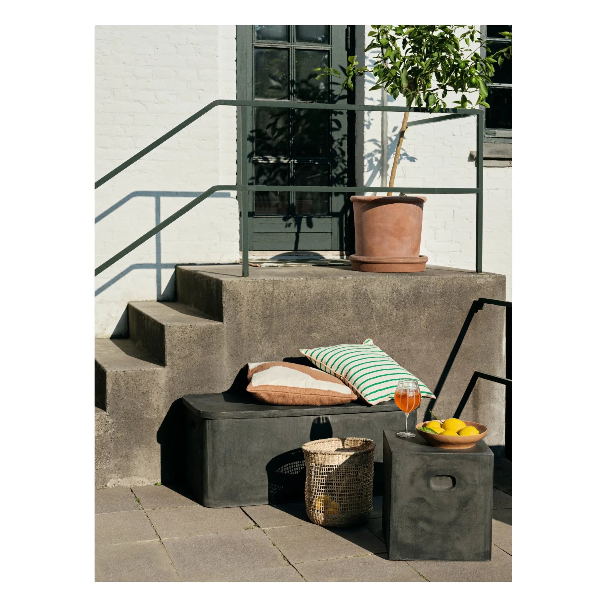 Broste Copenhagen - Fiber Outdoor Aufbewahrungsbank | Carbon