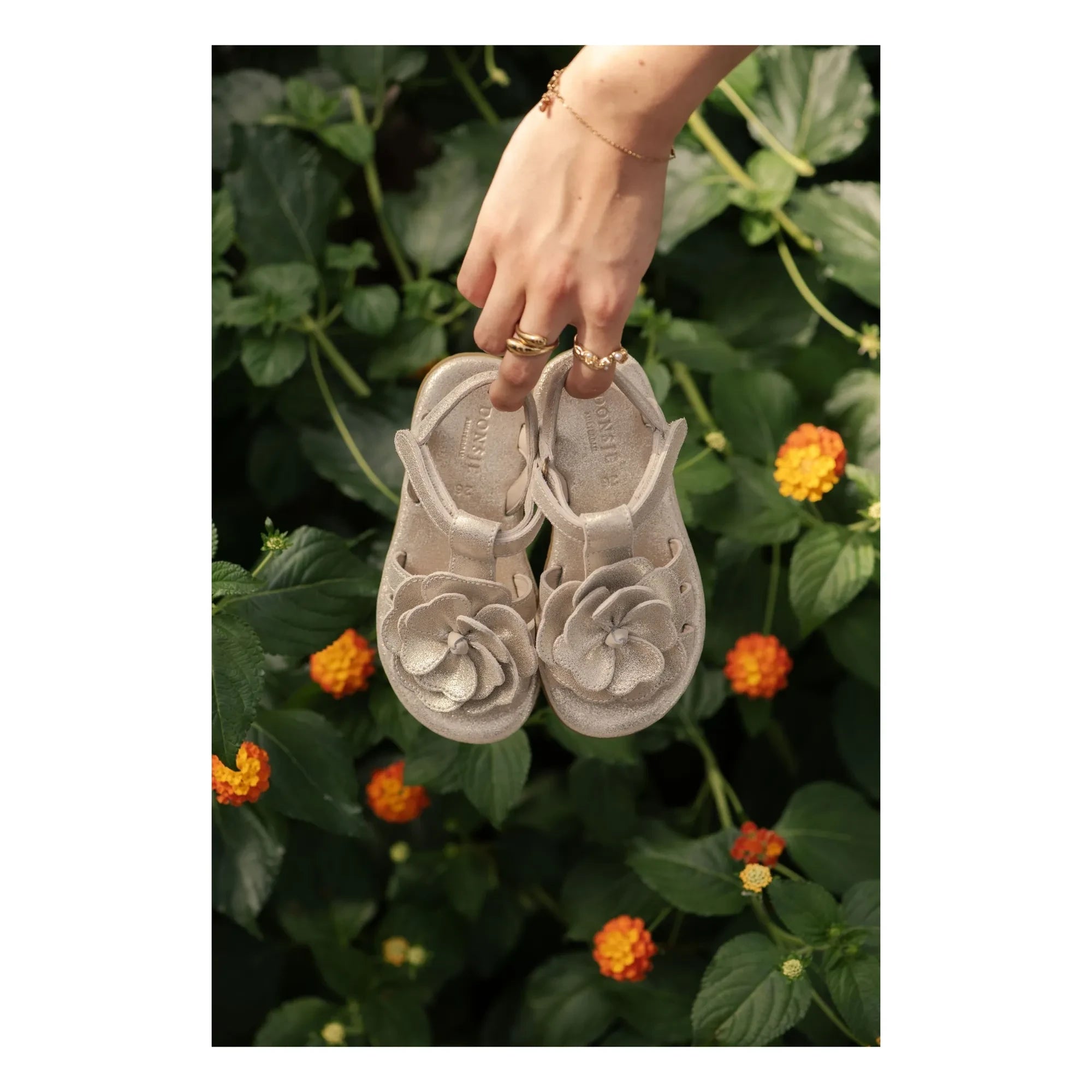 Donsje – Iles Fields Blumensandalen | Silber